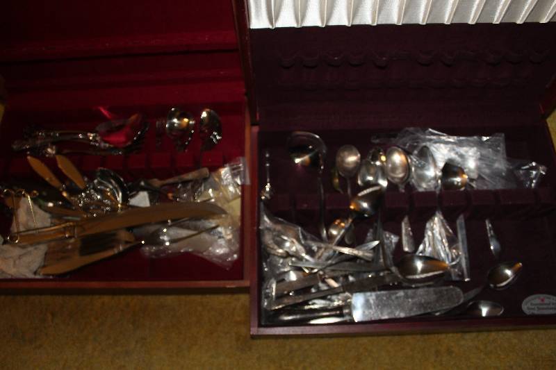 lot 54 image: Lot of (2) Assorted Silverware w Case