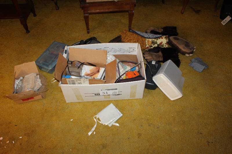 lot 51 image: Lot of Household Items