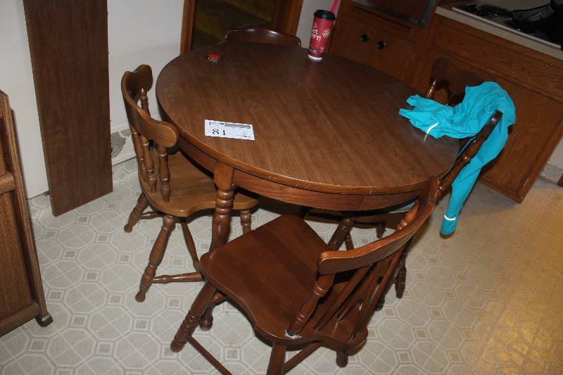 lot 81 image: Kitchen Table w Leaf & 4-Chairs