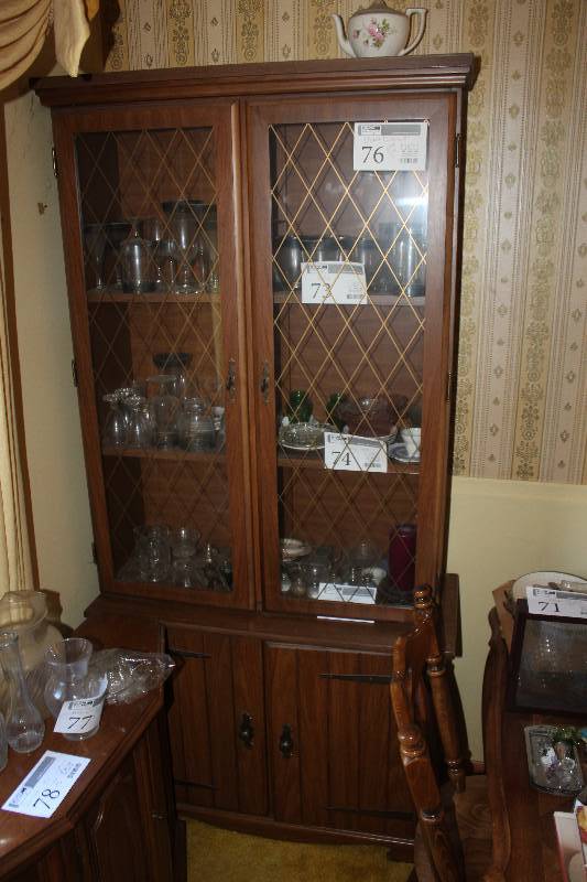 lot 76 image: 2-Glass Door 2-Wood Door 3-Shelf China Cabinet
