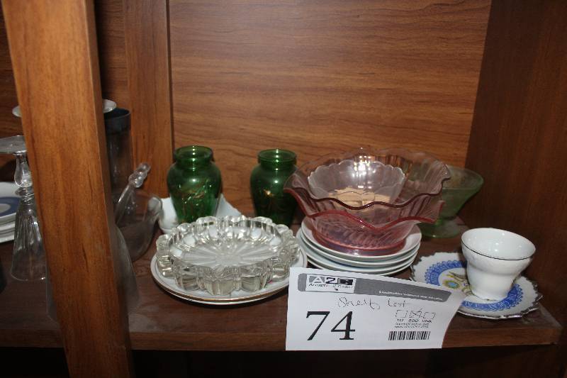 lot 74 image: Shelf Lot of Glassware