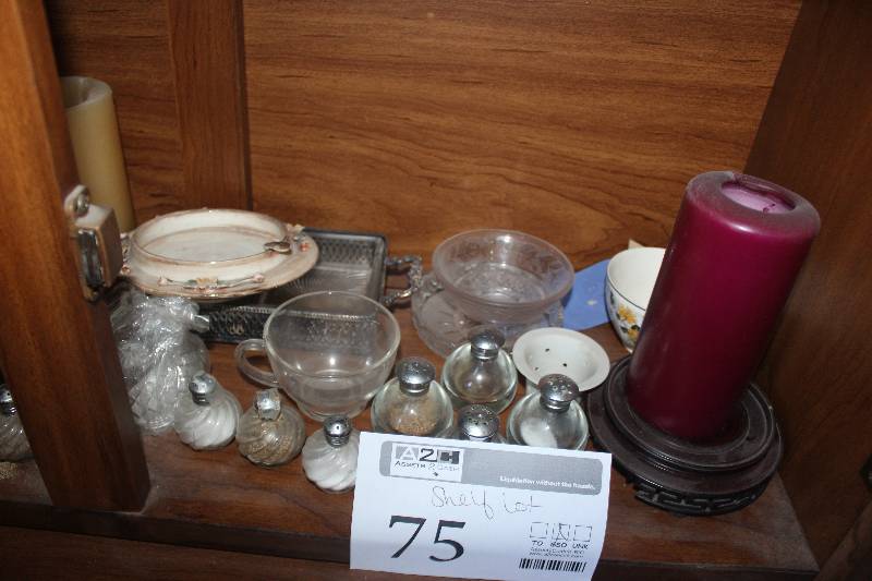 lot 75 image: Shelf Lot of Glassware