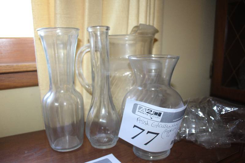 lot 77 image: Lot of (Approximately 4) Assorted Glassware