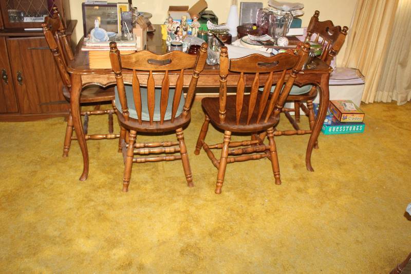 lot 72 image: Dining Table & 5-Chairs