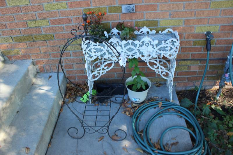 lot 119 image: Planters