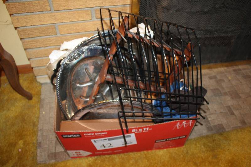 lot 42 image: Box Lot of Home Decorations