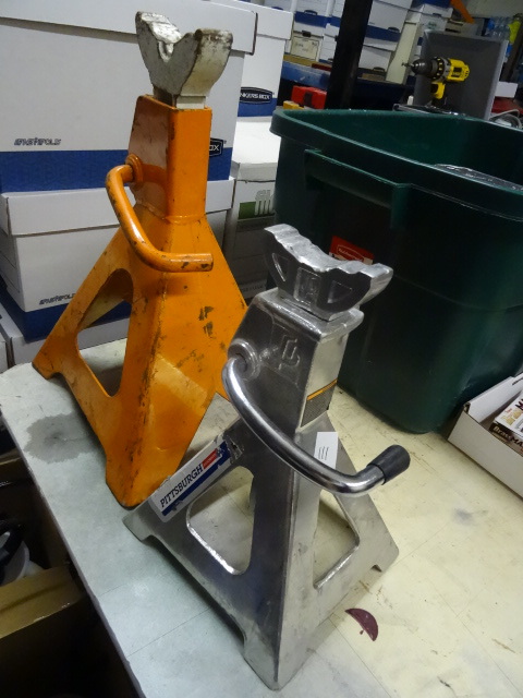 9 Ton and a 3 Ton Aluminum Jack Stand