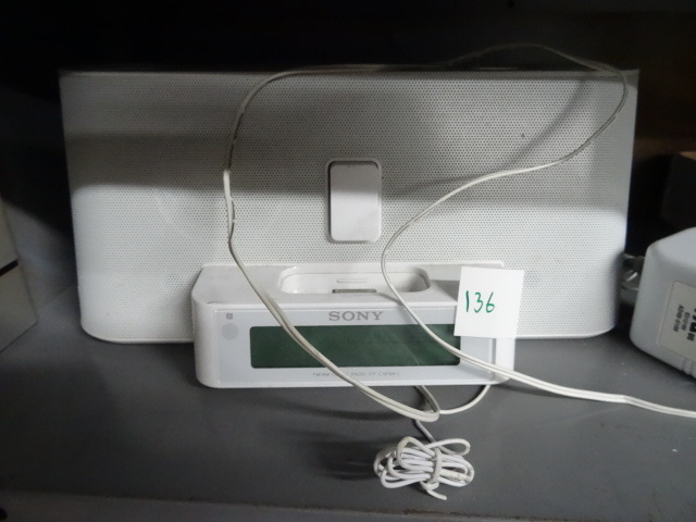 Sony FMAM Clock I Pad Docking Station