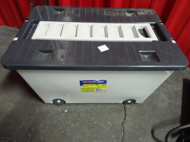 35 X 41 X 14 Tote on Wheels