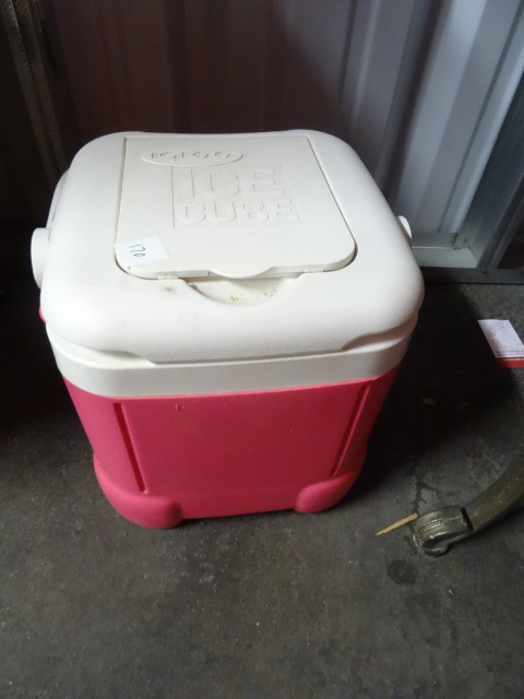 Igloo Ice Cube Lunch Cooler