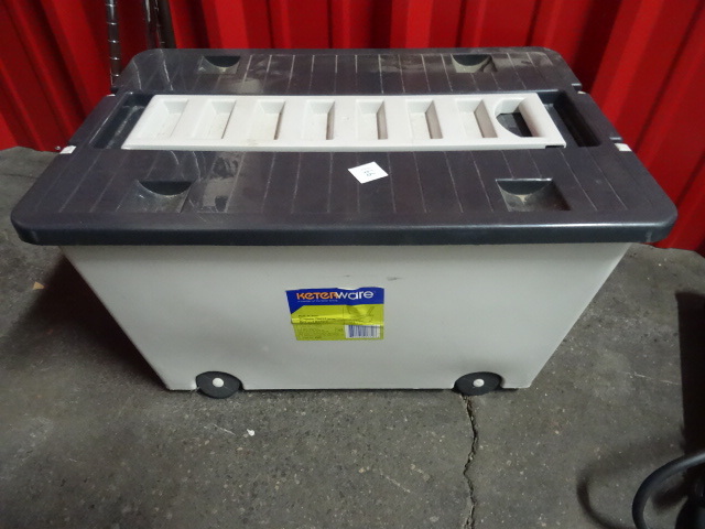 35 X 41 X 14 Tote on Wheels