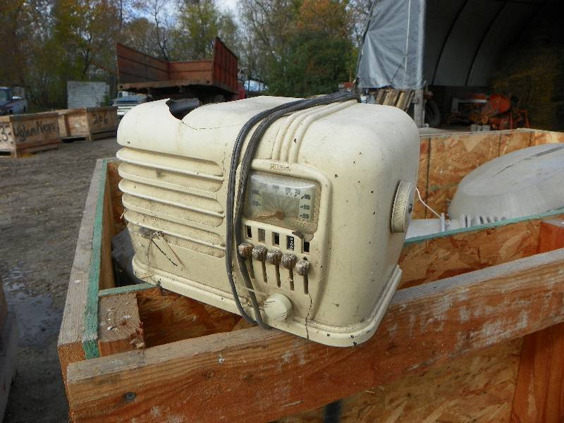 lot 229 image: Coronado AM Radio