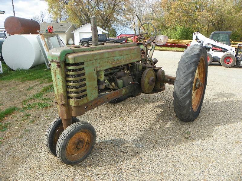 lot 232 image: John Deer Tractor