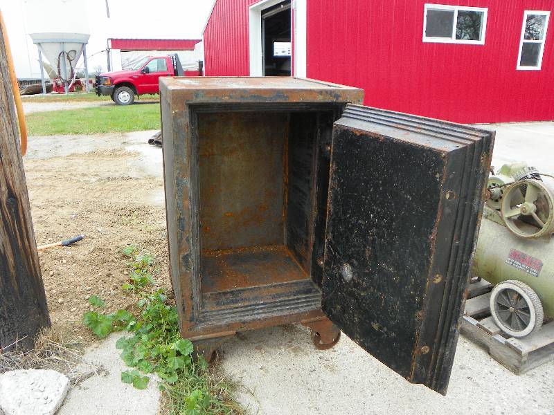 lot 237 image: National Safe