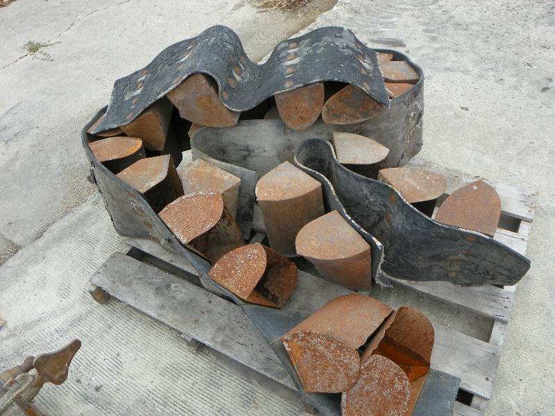 lot 241 image: Conveyor Belt with grain scoops
