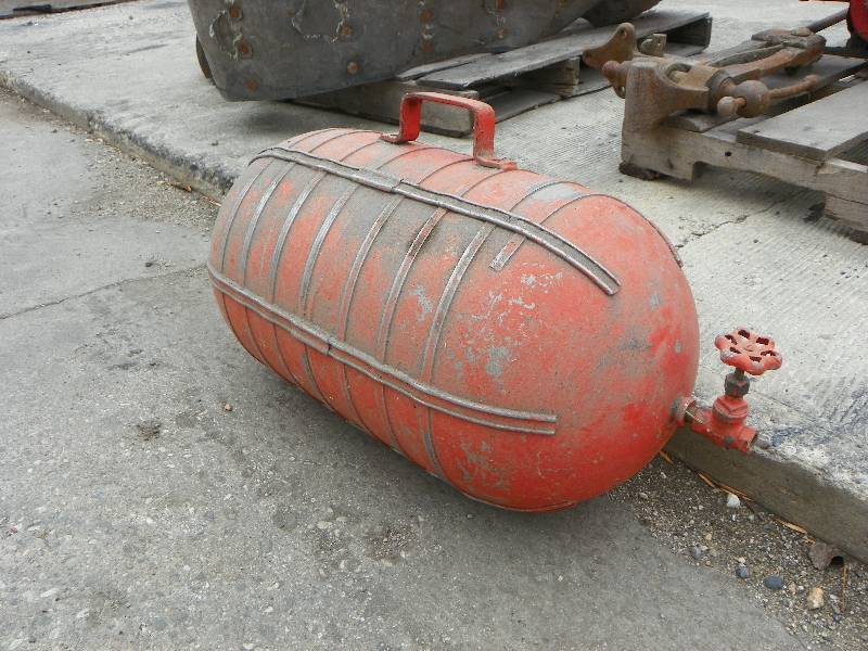lot 242 image: Portable Air Tank