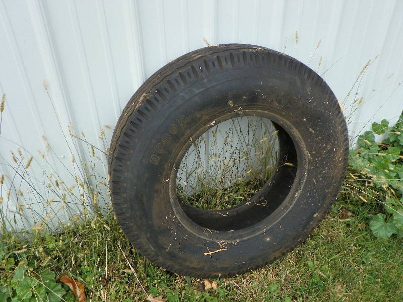 lot 267 image: Trailer Tire