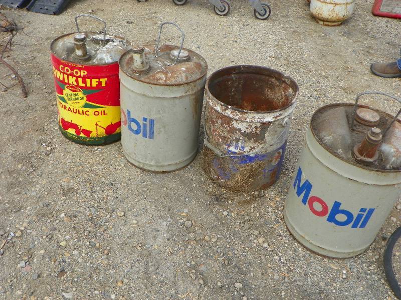 lot 271 image: Oil Cans