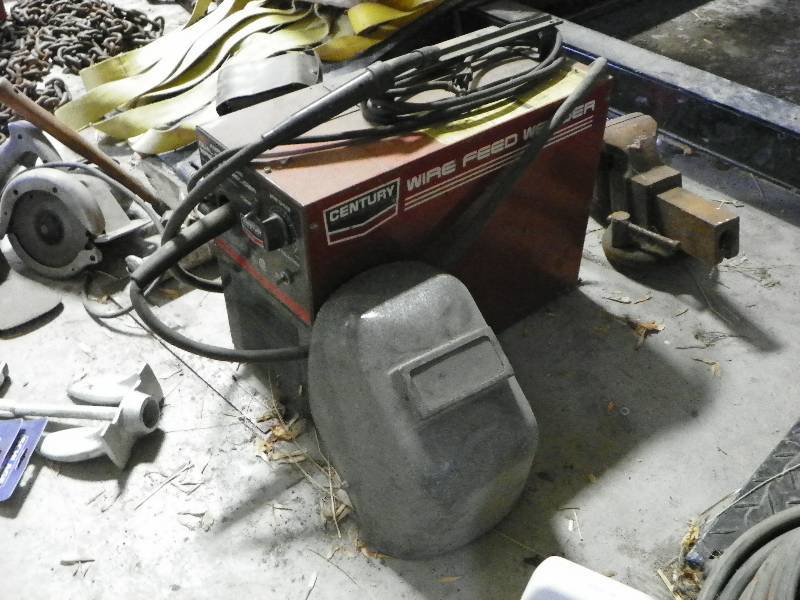 lot 283 image: Century Wire Fed Welder, 85 Amps
