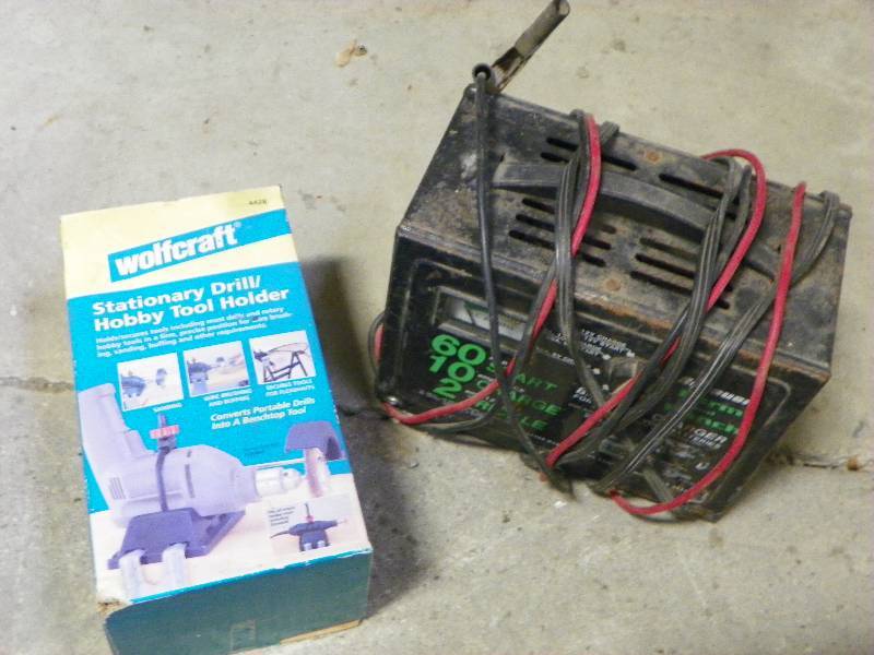 lot 295 image: Battery Charger
