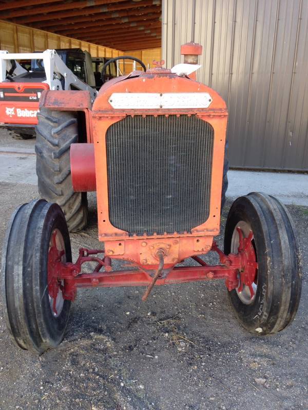 lot 299 image: 1940 International W30 Tractor