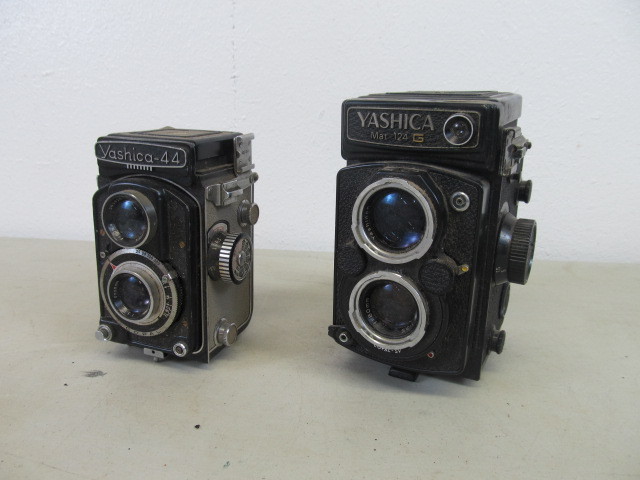 lot 21 image: 2 Vintage Yashica Cameras
