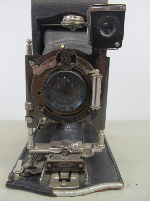 lot 22 image: Antique Eastman Kodak Ball Bearing Shutter Camera