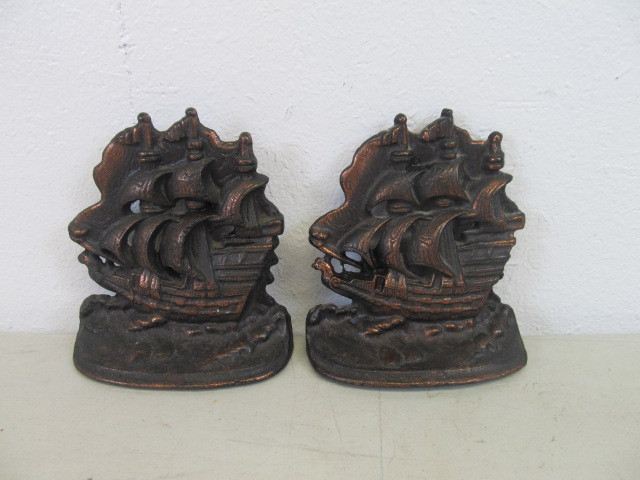lot 29 image: Pair of Antique Solid Brass Ship Bookends