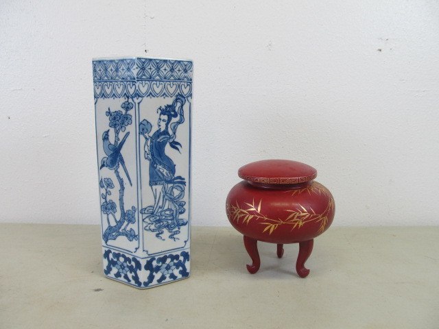 lot 32 image: Vintage Oriental Porcelain Vase & Laquered Vessel