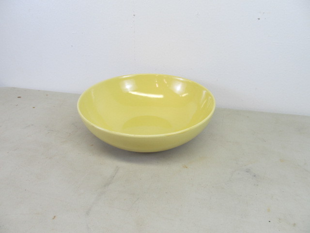 lot 33 image: LARGE 16 Vintage Yellow Hall Mixing Bowl