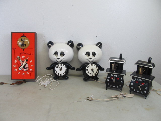 lot 34 image: 5 Vintage SPARTUS Figural Wall Clocks