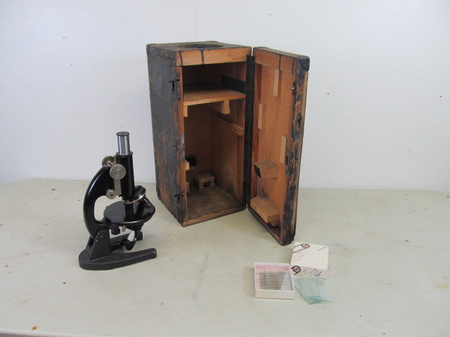 lot 36 image: Vintage Winkel-Zeiss German Microscope wBox