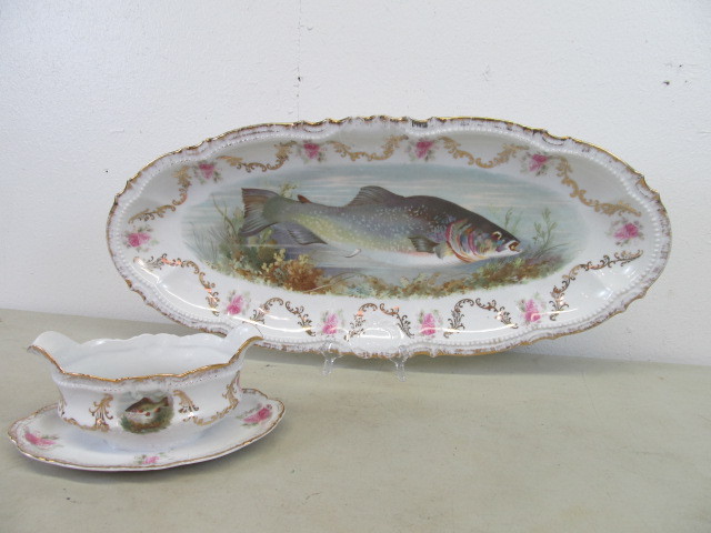lot 38 image: Antique Bavarian PM Porcelain Trout Motif Serving Set