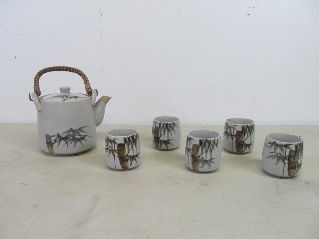 lot 39 image: Vintage Japanese Tea Set