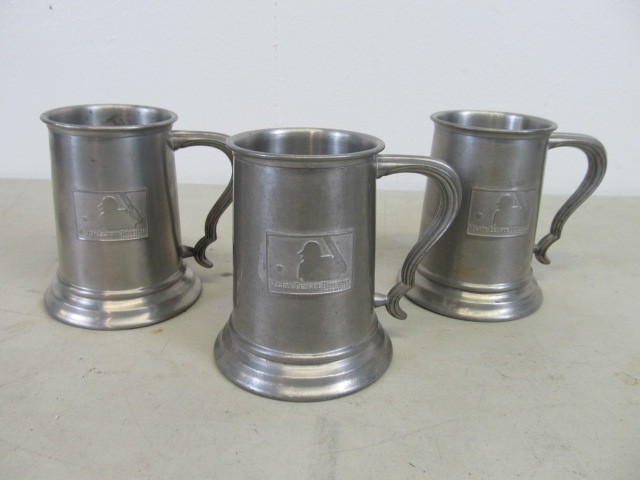 lot 46 image: Set of 3 Vintage 1968 Major League Baseball Metal Cups