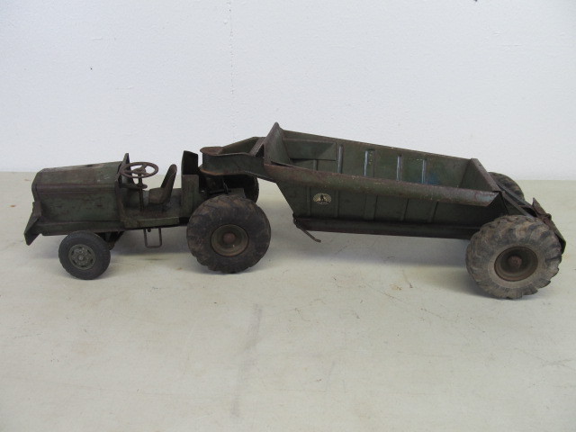 lot 51 image: Pressed Steel Euclid Tractor wBottom Dump Truck