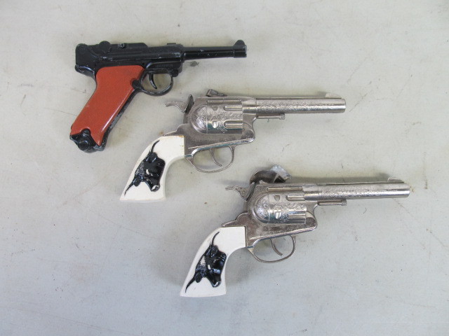 lot 52 image: Pair of Vintage Halco & Lone Star Luger Cap Guns