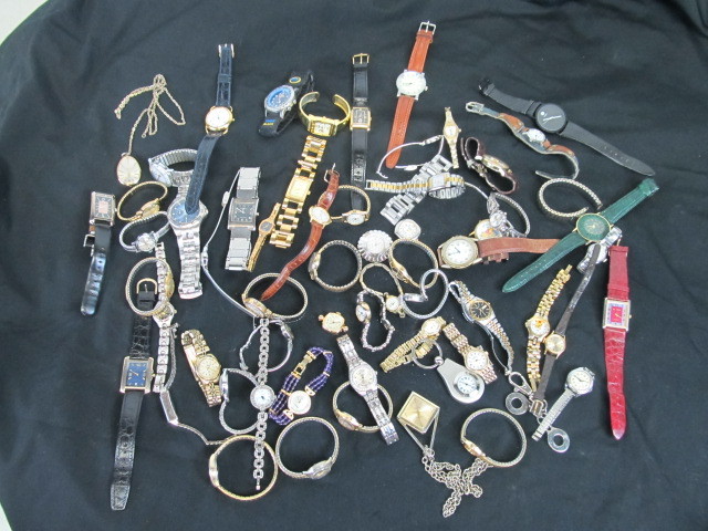lot 65 image: Large Lot of Vintage & Newer Watches