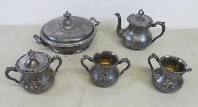 lot 72 image: Antique PAIRPOINT Silver Plated Serving Set