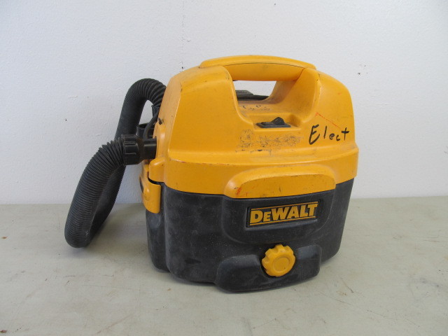 lot 74 image: Dewalt Heavy Duty WetDry Shop Vacuum