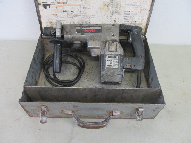 lot 75 image: Working Black & Decker Industrial Rotary Hammer