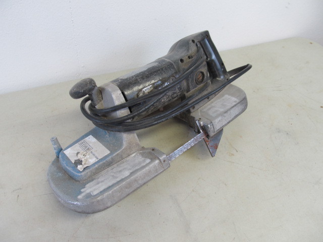 lot 79 image: Black & Decker 2 Speed Portable Band Saw