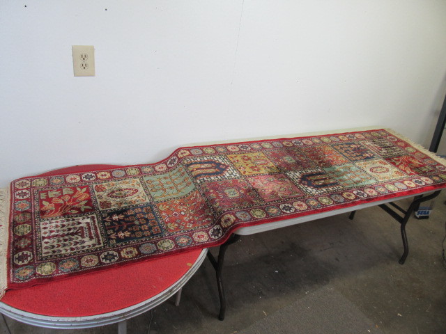 lot 4 image: Nice 7 10 Runner Hall Rug