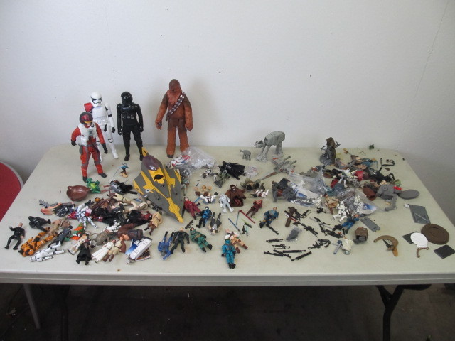 lot 60 image: Large Lot of Star Wars Action Figures