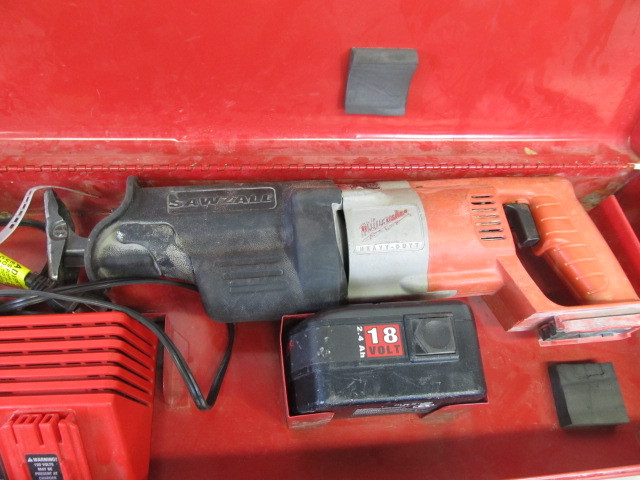 lot 81 image: Milwaukee Heavy Duty Sawzall