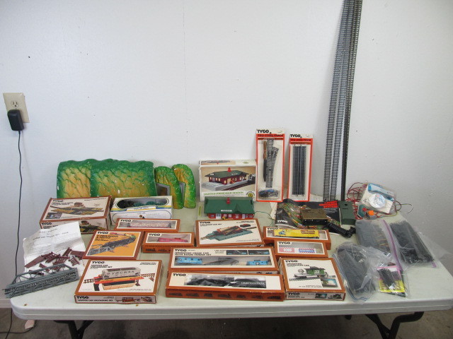 lot 14 image: Large Lot of Boxed HO Trains & Accessories