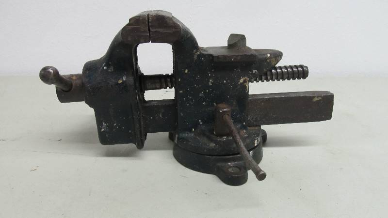 lot 82 image: Vintage Eclipse Swivel Bench Vise
