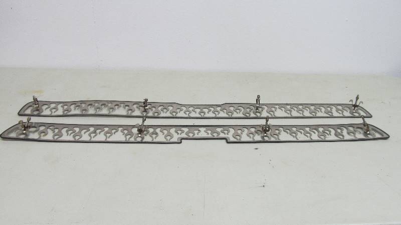 lot 85 image: Chevy SuburbanTahoe Flame Grilles