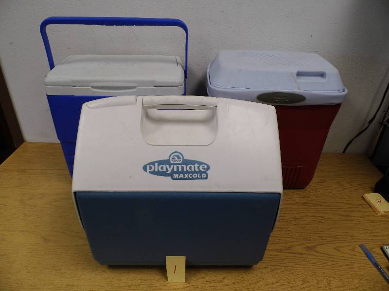 lot 1 image: Lot of 3 Coolers