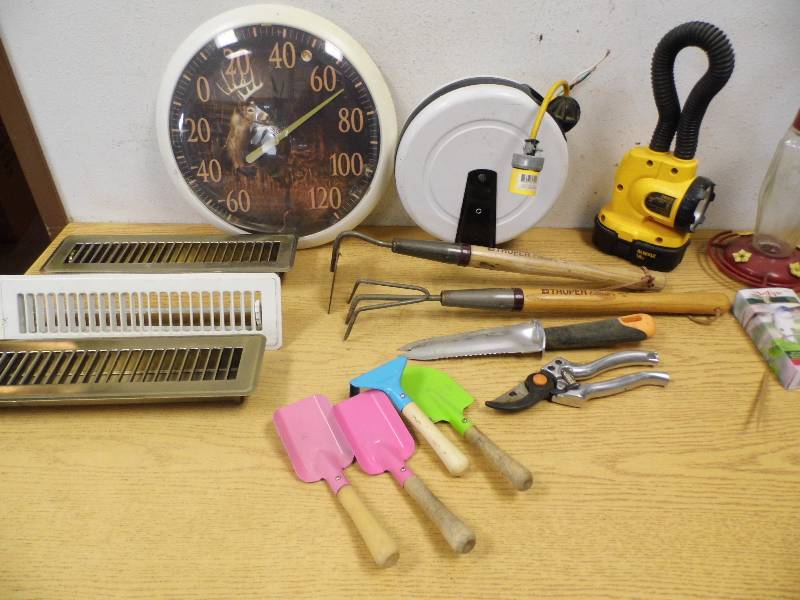 lot 5 image: Garden Hand Tools - Power Cord - DeWalt Flashlight